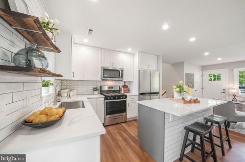 2809 James Dr, Alexandria VA  22303-1338 exterior