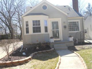 927 Maplehurst St, Detroit MI  48220-1295 exterior