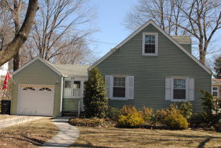 90 Spear St, Metuchen, NJ 08840-2148