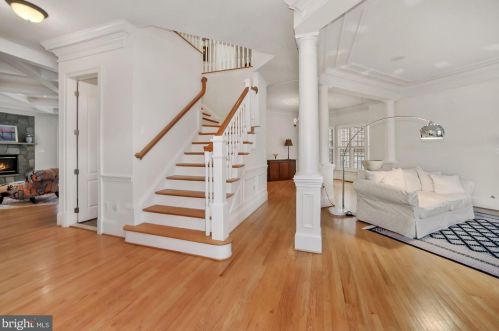 1493 Evans Farm Dr, Mc Lean, VA 22101-5656