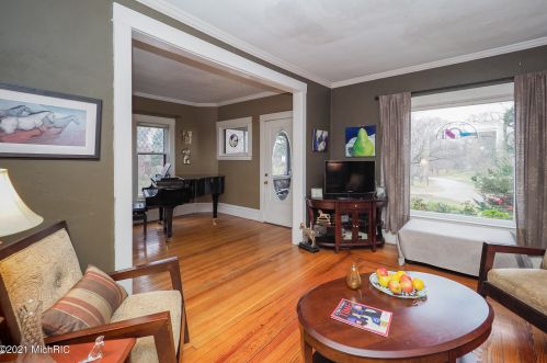 1602 Grand Ave, Kalamazoo MI 49006-4489 exterior