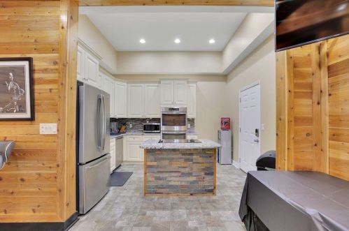 8069 Kenstone Ct, Atlanta GA 30350-4160 exterior