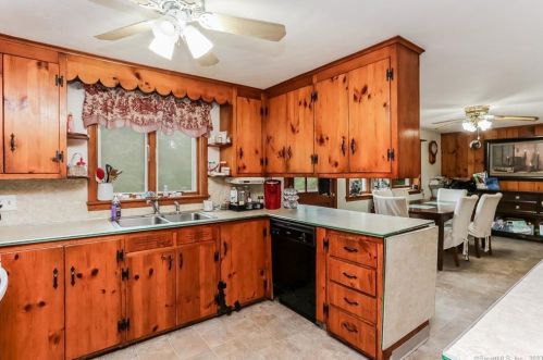 195 Mtn Rd, Torrington CT 06790-2708 exterior