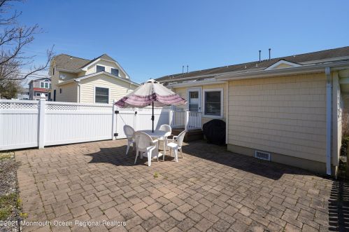 100 Vance Ave, Lavallette NJ 08735-2239 exterior