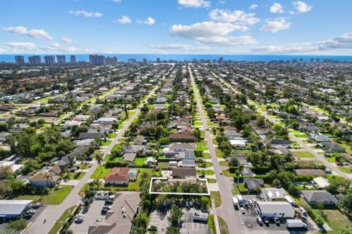 862 95th Ave, Naples FL 34108-2459 exterior