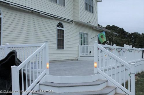 21 Monarch Ln, East Freehold NJ 07728-8580 exterior