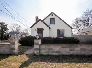 127 Packard St, Cranston, RI 02910-2530