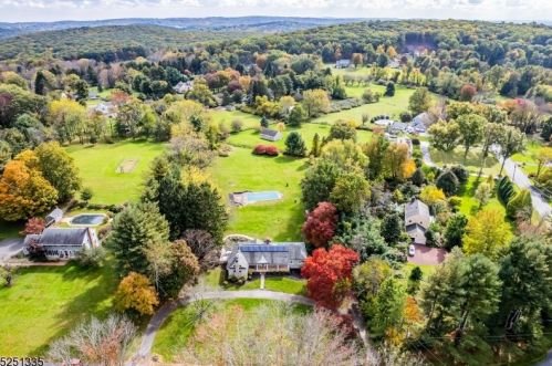 21 Mountain View Dr, Chester NJ  07930-3105 exterior