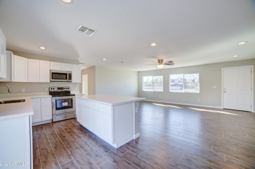 1942 Campo Bello Dr, Phoenix, AZ 85022-2117