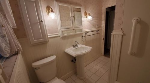 5323 Halchess St, Pittsburgh PA 15207-2309 exterior