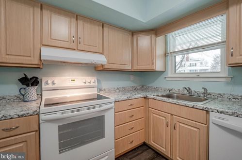 4 Orch Ct, Limerick PA 19468-2902 exterior