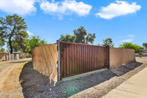 5985 9th Ave, Tucson AZ  85706-4001 exterior