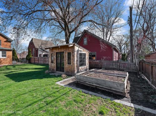 256 Frst Ave, Elmhurst IL 60126-3547 exterior