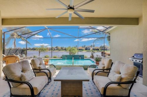 2748 Crystal Way, Naples FL 34119-8676 exterior