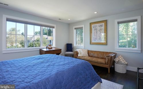 6825 Old Chesterbrook Rd, Mc Lean VA 22101-4408 exterior