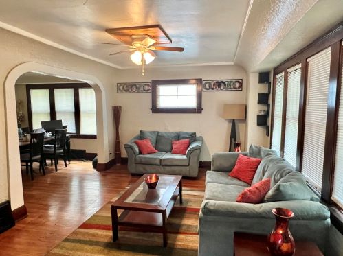 5342 39th St, Milwaukee, WI 53209-3736