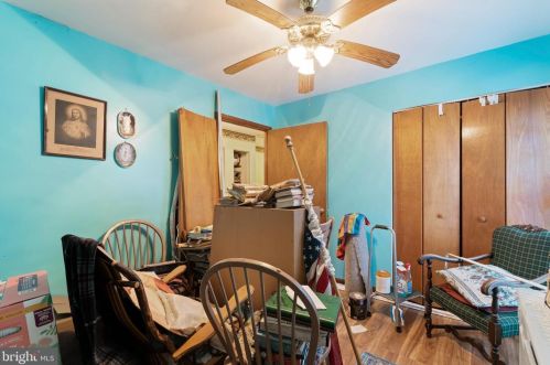 526 Longshore Ave, Philadelphia PA 19111-4424 exterior