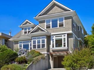 4127 51 Ave, Seattle WA  98118-1430 exterior