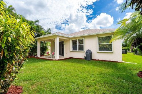 236 Coconut Key Way, Fort Pierce FL 34986-1911 exterior
