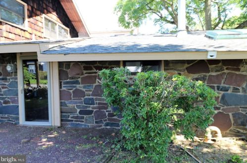 635 Parkway Ave, Trenton NJ  08618-2723 exterior