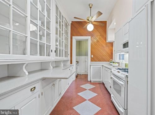 2010 Hillyer Pl, Washington DC 20009-1006 exterior