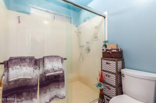 2464 Crocus Dr, Phoenix AZ 85053-5416 exterior