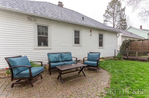 854 Hollywood St, Grand Rapids MI 49505-3880 exterior