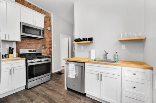 17 Lelia St, Pittsburgh PA 15211-2228 exterior