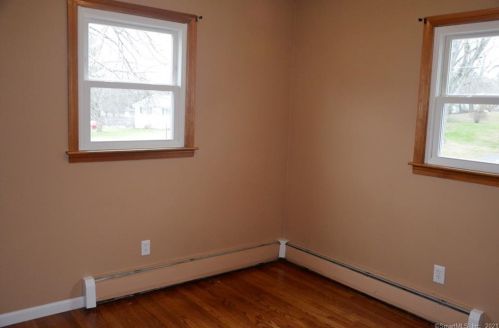 47 Heron Rd, Enfield CT 06082-4002 exterior