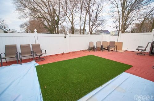 1610 Oak Tree Rd, Iselin NJ 08830-1540 exterior