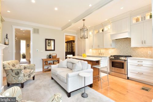 1103 Prince St, Alexandria VA 22314-2934 exterior