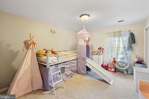 381 Thornhill Dr, Hanover PA  17331-7976 exterior