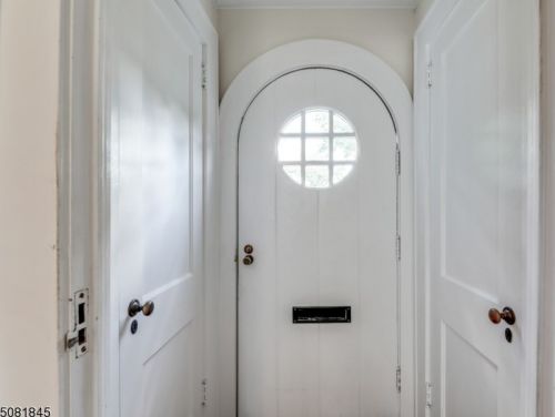 5 Undercliff Ter, Town Center, NJ 07052-3929