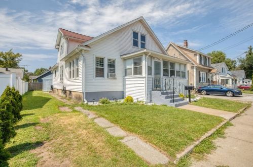 28 Merrimac Ave, Springfield MA  01104-2718 exterior