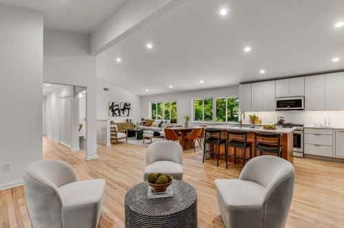 1639 Crestline Dr, Atlanta GA  30345-3820 exterior