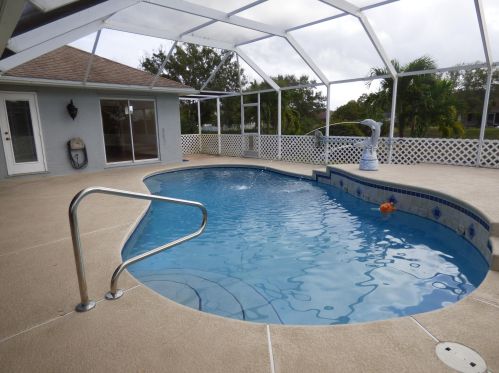 474 Carter Ave, Fort Pierce FL 34983-2999 exterior