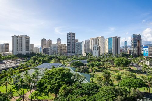 2045 Kalakaua Ave, Honolulu HI 96815-5118 exterior