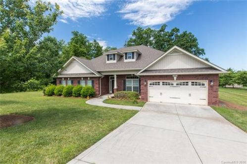 261 Mills Plantation Cir, Bells Cross Roads, NC 28166-7750