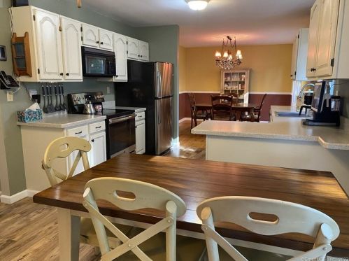 38 Nicole Dr, Milford CT 06460-6969 exterior