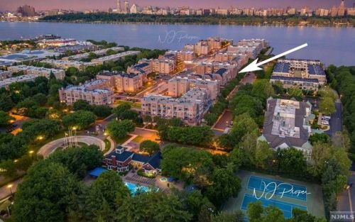 304 Thornton Ct, Edgewater, NJ 07020-1615