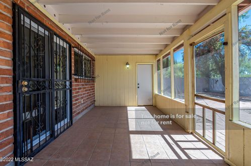 1822 Camino Seco, Tucson AZ  85710-7241 exterior