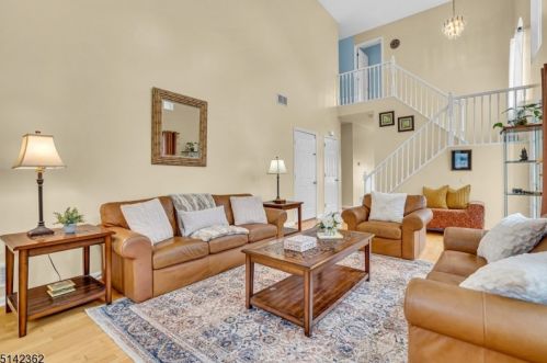 9 Delaney Ct, Bridgewater NJ 08807-5568 exterior