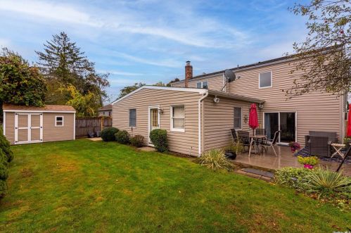 235 Lexington Ave, Babylon, NY 11704-5308