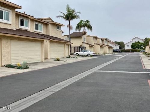 5325 Barrymore Dr, Oxnard, CA 93033-8535