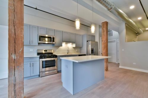 25 Hubbard St, Chicago, IL 60654-8172