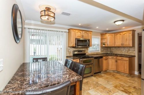 19 Sherwood Ln, Old Bridge NJ 08857-1634 exterior