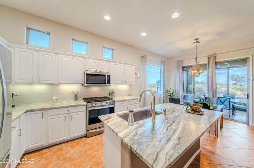 2432 Bassett Peak Dr, Green Valley AZ 85622-8116 exterior