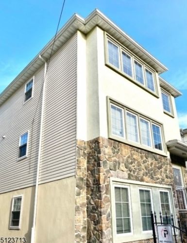 135 9th St, Newark NJ  07107-1424 exterior