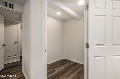 8189 20th St, Tucson AZ  85710-5960 exterior