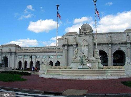 121 6 St, Washington DC 20002-2215 exterior